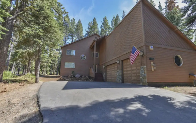 Kantor's Hideout by Tahoe Mountain Properties