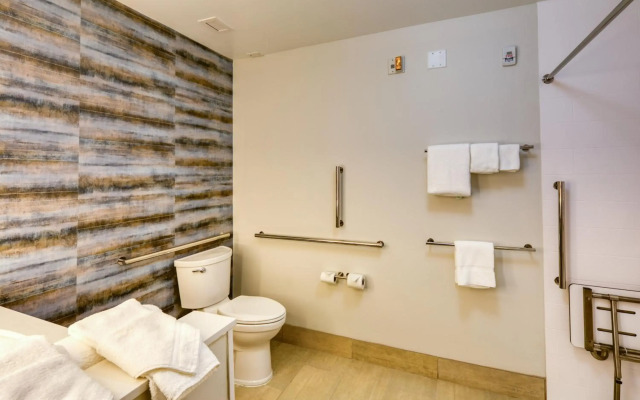 Holiday Inn Express & Suites Charlotte - South End by IHG