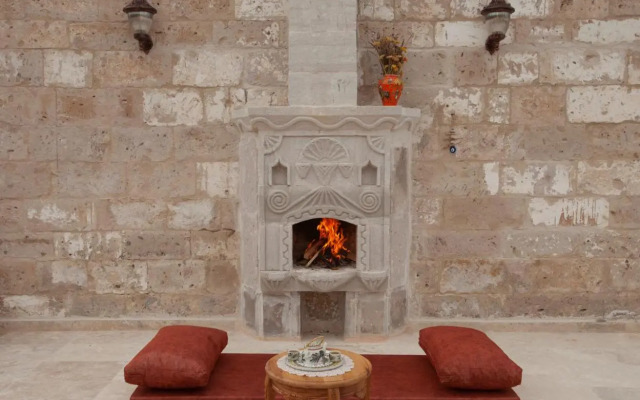 Narcissos Cave Hotel