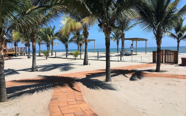 Bungalows & Suites Punta Camarón