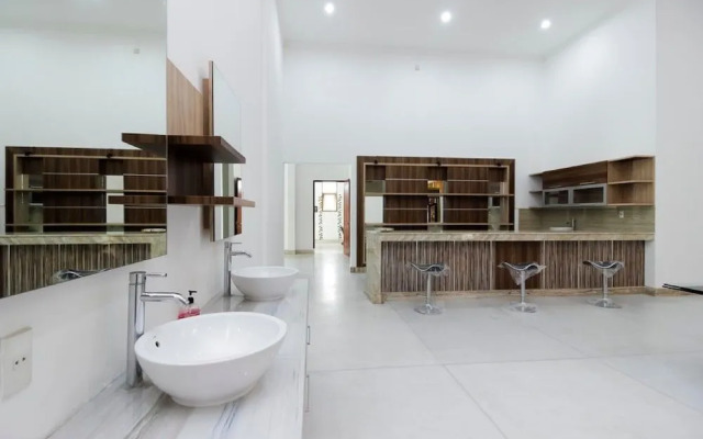 RedDoorz Plus near Ragunan Zoo