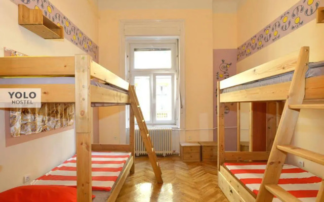 Yolo Hostel