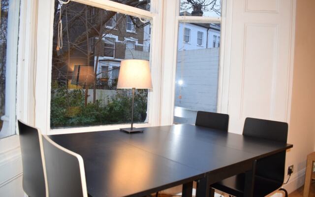 1 Bedroom Shepherds Bush Apartment