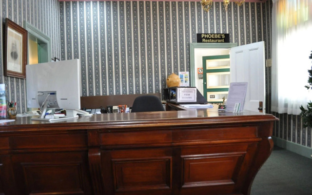 Ten Dollar Town Motel