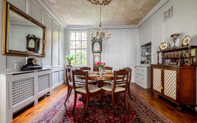 Spacious Georgian 3 Bedroom John Wood Townhouse
