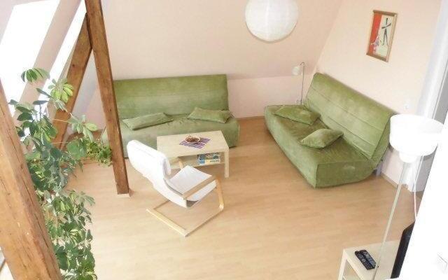 Sehr-schoene-4-Raum-Maisonette-Fewo-mit-110qm-Balkon-zentral-preiswert-T7