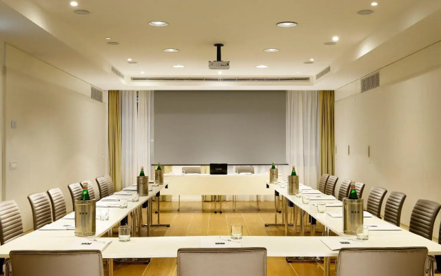 Отель Unahotels Century Milano
