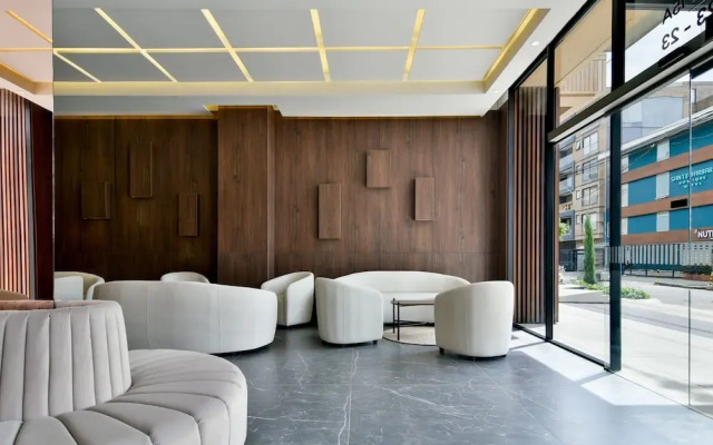 w Elegant 1BR w/ Great Deco in Unicentro