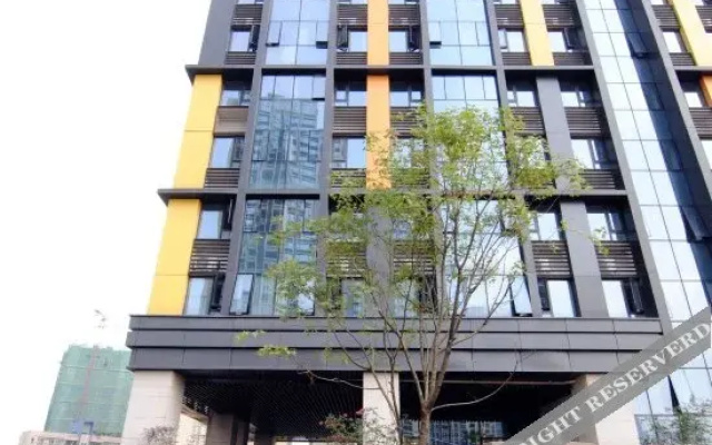 Yihao Hotel (Chongqing Renhe Yuehui)(易豪商务酒店(重庆人和金开大道爱琴海店))