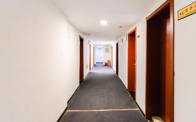 Huayi Hotel (Jinzhou Railway Station)