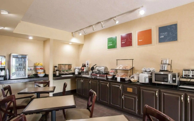 Quality Inn Hayti North