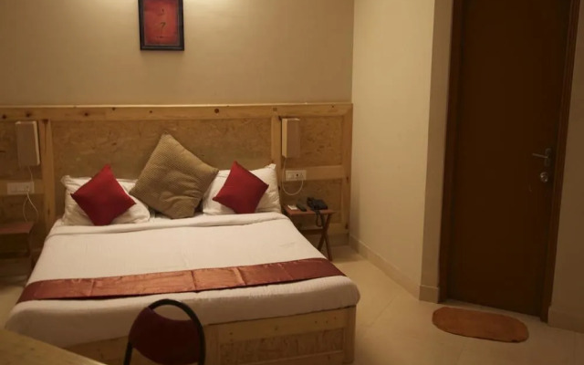 OYO 374 Apartment Near Fortis Hospital