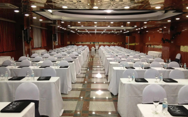 Suites Plaza Hotel & Wellness