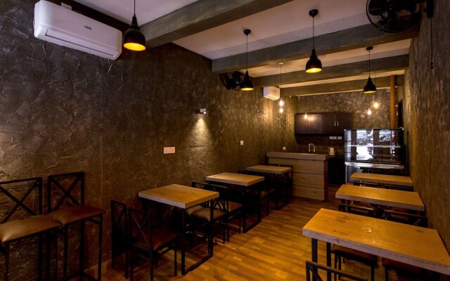 OYO 15974 Hala Residency