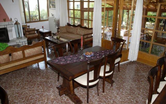 Porto Lourbas Hotel
