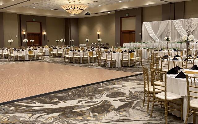 DoubleTree by Hilton Bay City - Riverfront