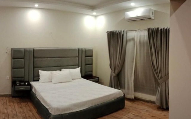 Grand Hayat Guest House