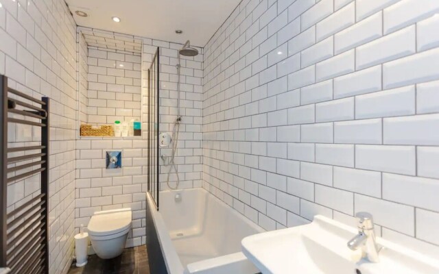 Spacious 1 Bedroom Apartment in Brighton Beside the Sea
