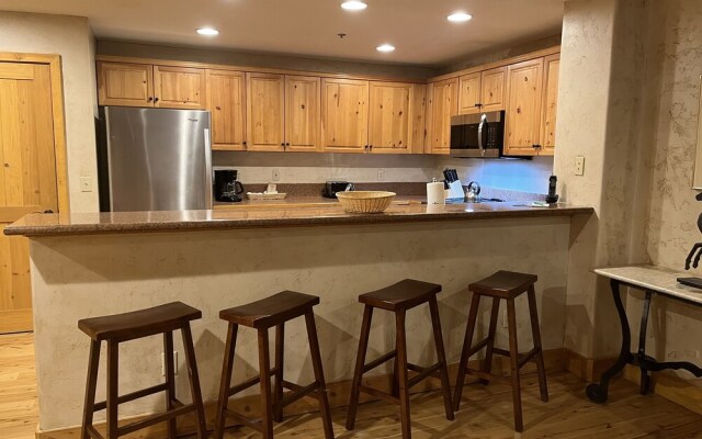 Bear Creek Lodge 107 2 Bedroom Condo by Alpine Lodging Telluride