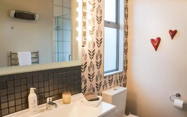 Relax On Richmond - Modern Large Beach House