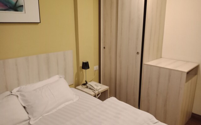 Hotel Zamburger Taman Segar