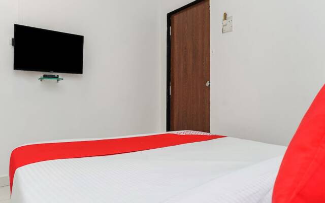 OYO 19677 Hotel Gurukrupa