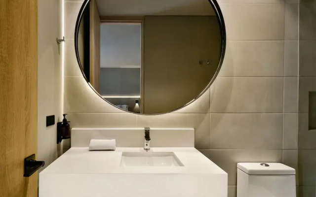 w Elegant 1BR w/ Great Deco in Unicentro