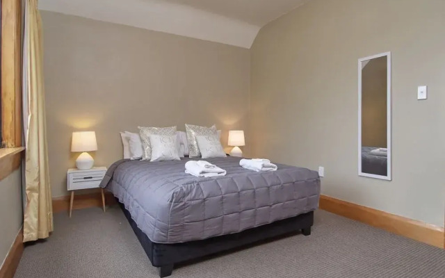 159 Yaldhurst Road Guest House