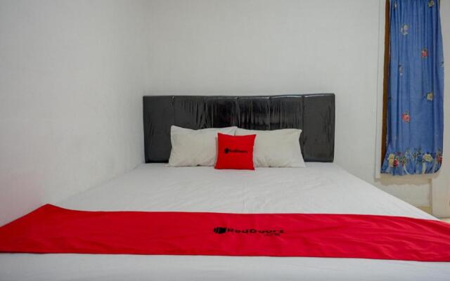 RedDoorz near Universitas Negeri Makassar 3