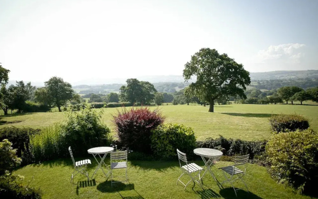 Shireburn Arms Hotel