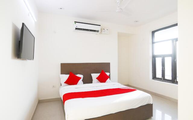 OYO 61722 Rajmahal Residency Hotel