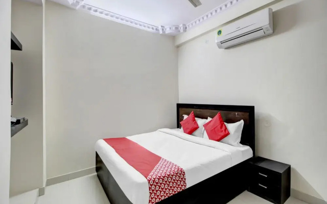 OYO 44366 Webmienz Hotel