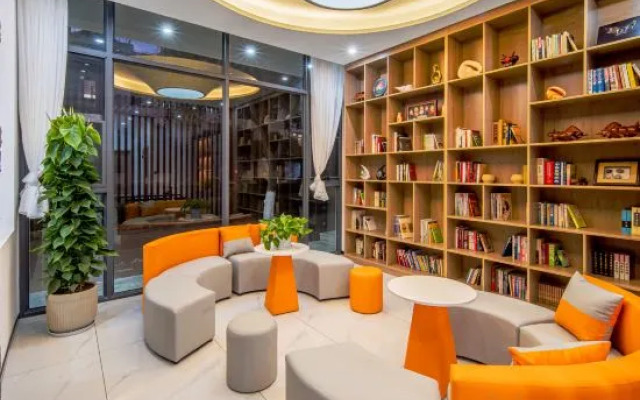 Chengjiang Yanhu Inn