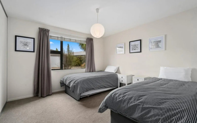 Urban Oasis - Wanaka Holiday Home
