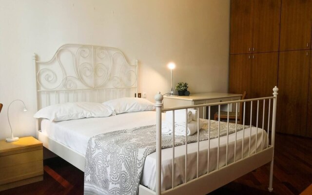JOIVY Wooden Guerrini Apartment