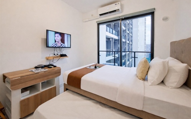 White Tone Studio For 2 Pax At Sky House Bsd Apartment – Guest Rooms – Legok