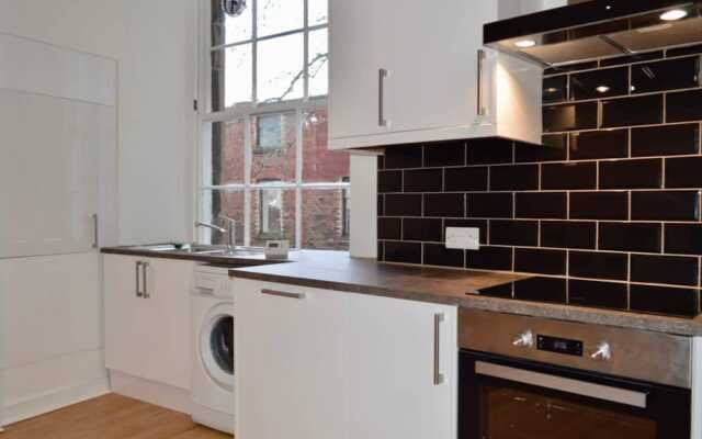 Bright and Modern Flat In The Centre of Edinburgh