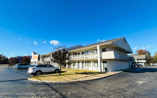 Super 7 Inn Tupelo