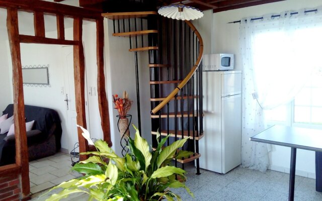 House With 2 Bedrooms in Épreville-en-lieuvin, With Enclosed Garden an