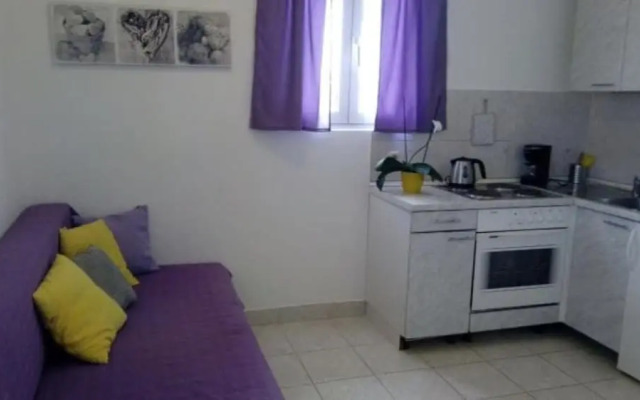 Jadranka - Free Parking and Grill - A1-purple