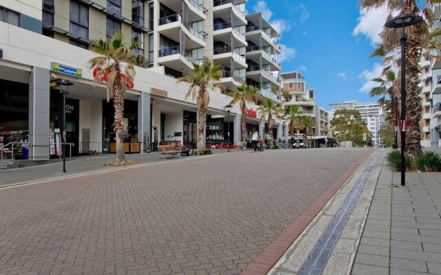 Ample Space In This 1 Bed Apt Also With Pool/Gym
