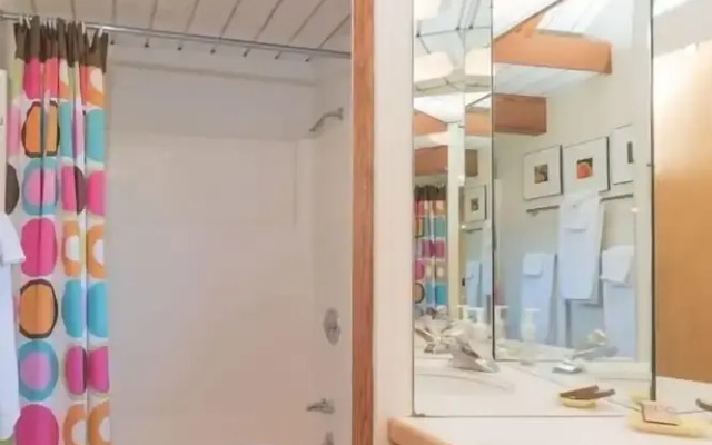 Holmes 3 Br home by RedAwning