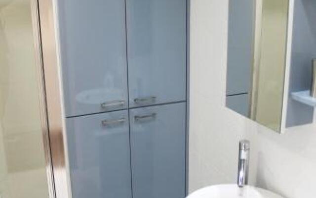 Lazuli Beachfront Apartment 254