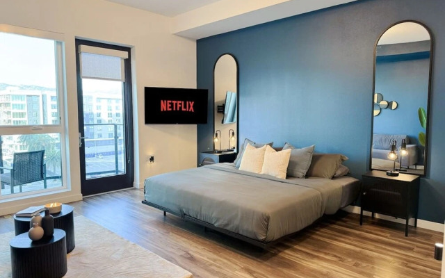 Modern London Style in Mid-hollywood Free Parking