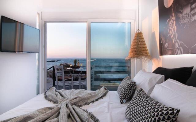 Portara Seaside Luxury Suites