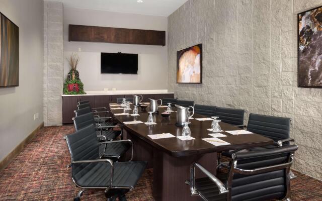DoubleTree by Hilton Hotel Lawrence