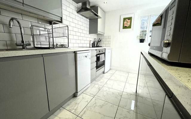 Contemporary Garden Flat in Clifton