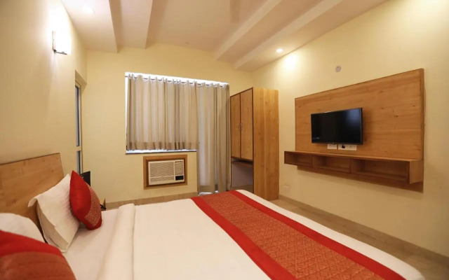 OYO 10889 Hotel Green Residency