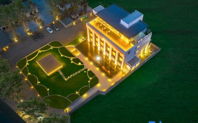 Wolian Huayin Hotel in Xinduqiao