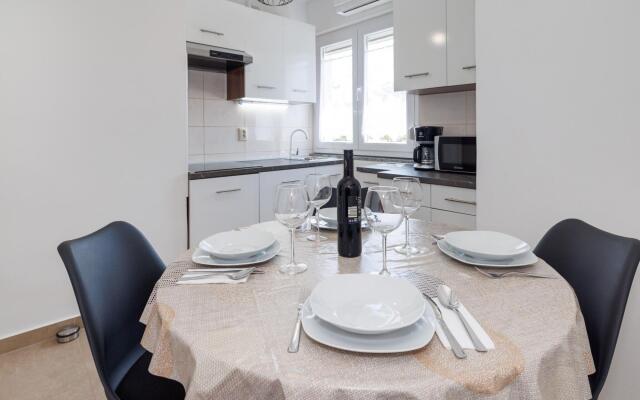 Spacious home with private terrace,200 m distant from the sea